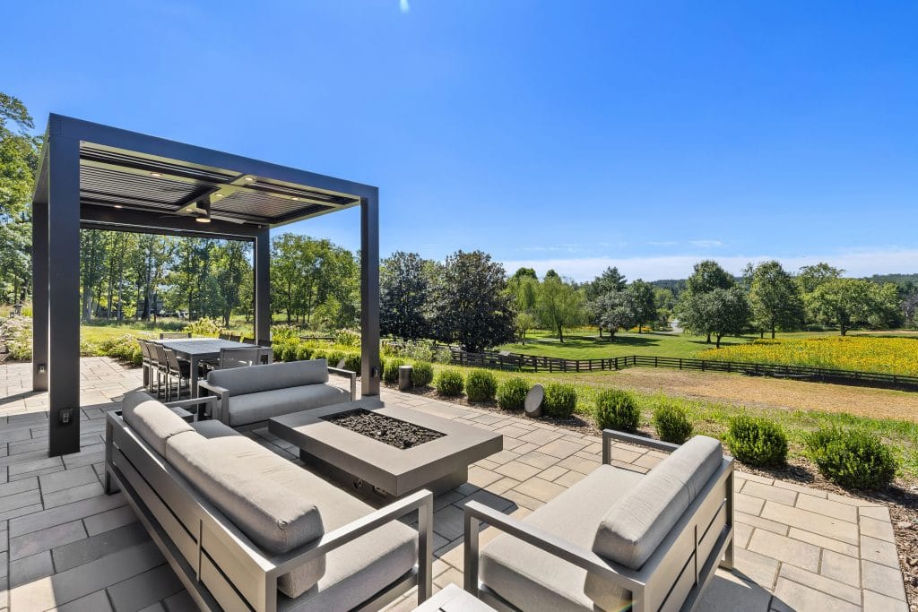 Dreamy Pool House gallery photo