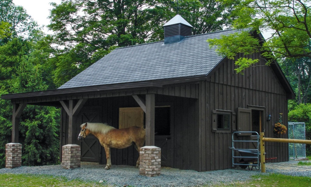 6.11.15_Equine_Building-a-Small-Horse-Barn_B-1024x618
